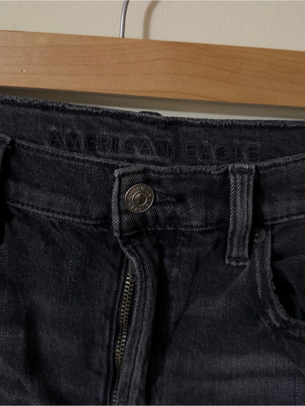 American Eagle Black Highest Rise 90s Boyfriend Short Size 6 Distressed - Picture 6 of 7